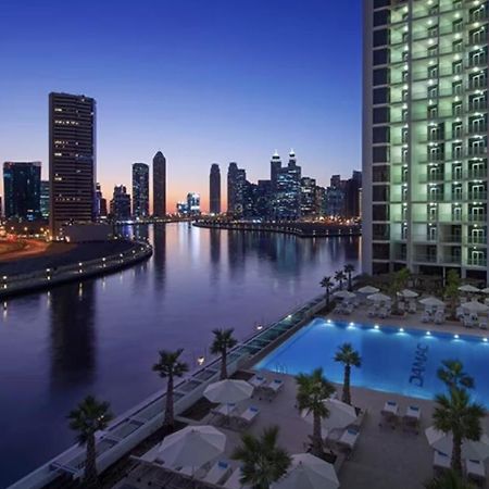 Luxury Hotel Apartment With A Canal View Dubai Exterior foto