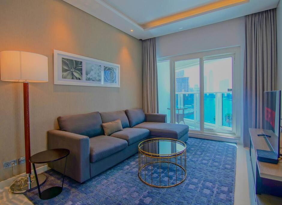 Luxury Hotel Apartment With A Canal View Dubai Exterior foto