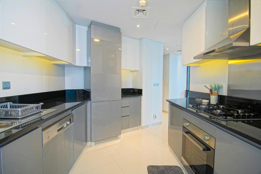 Luxury Hotel Apartment With A Canal View Dubai Exterior foto