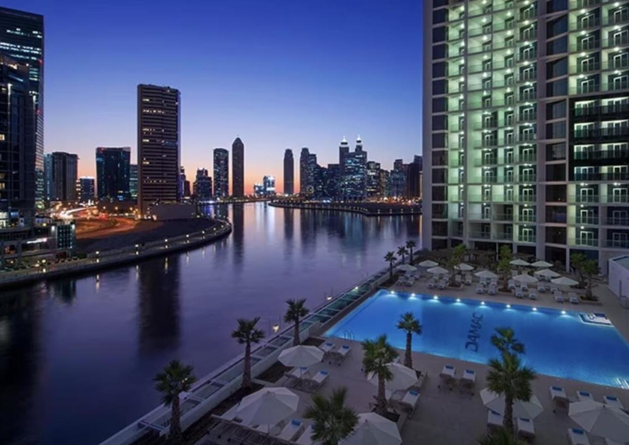 Luxury Hotel Apartment With A Canal View Dubai Exterior foto