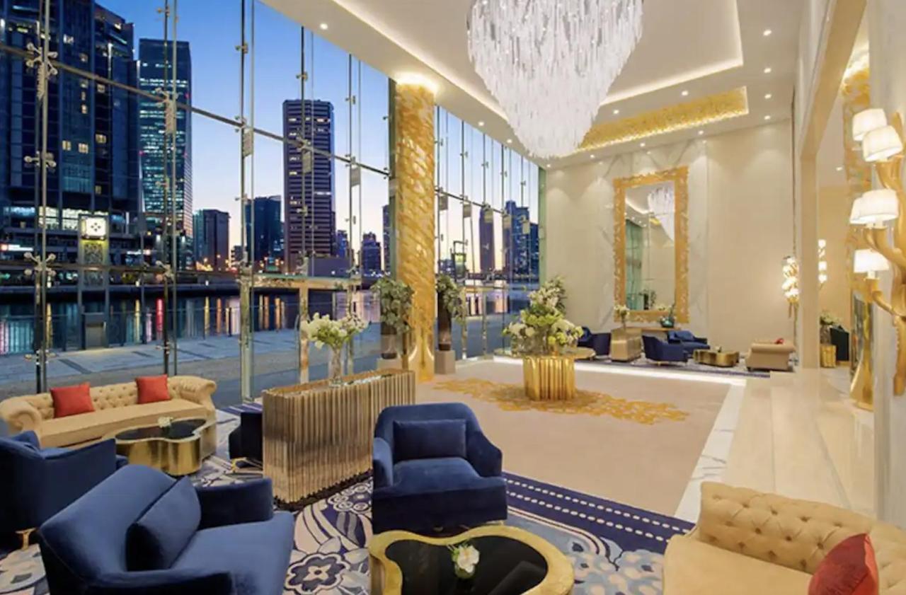 Luxury Hotel Apartment With A Canal View Dubai Exterior foto