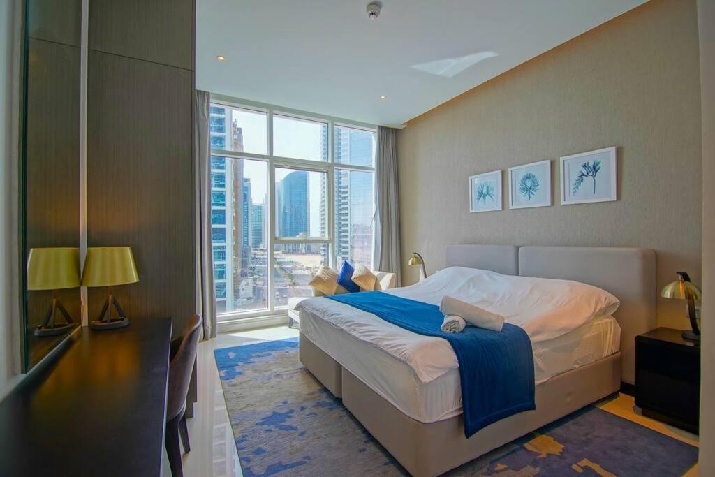 Luxury Hotel Apartment With A Canal View Dubai Exterior foto