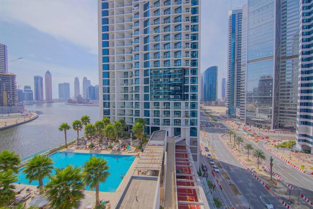 Luxury Hotel Apartment With A Canal View Dubai Exterior foto